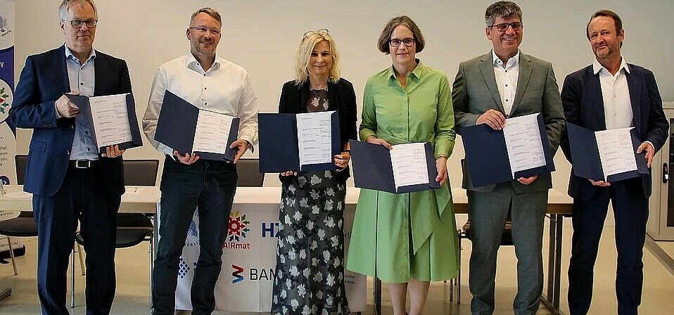 Ulrich Panne (BAM), Roman Engel Herbert (PDI), Claudia Draxl (HU / FAIRmat), Julia von Blumenthal (HU), Bernd Rech (HZB), Thomas Schröder (IKZ). 