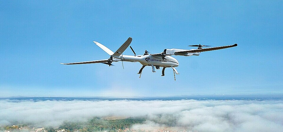 'Songbird' is characterized by high speed and range, but still flexible thanks to vertical take-off and landing capability. 'Songbird' is characterized by high speed and range, but still flexible thanks to vertical take-off and landing capability.