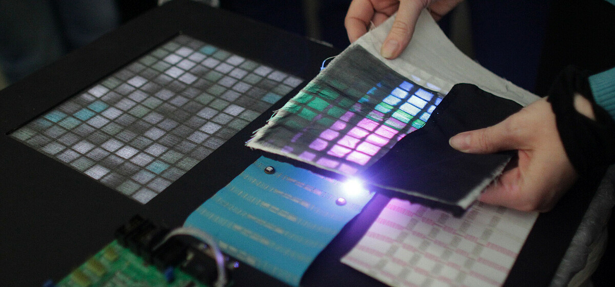 © Veronika Aumann, Screenstoff 1, Materialprobe, Foto: VMA © Veronika Aumann, Screenstoff 1, Materialprobe, Foto: VMA